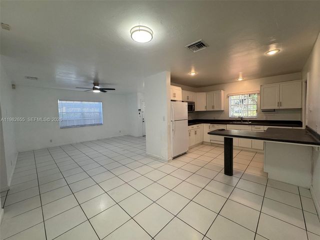 65 Bentley Dr, Miami Springs, FL 33166