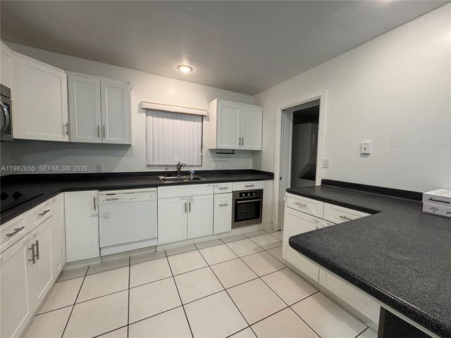 65 Bentley Dr, Miami Springs, FL 33166