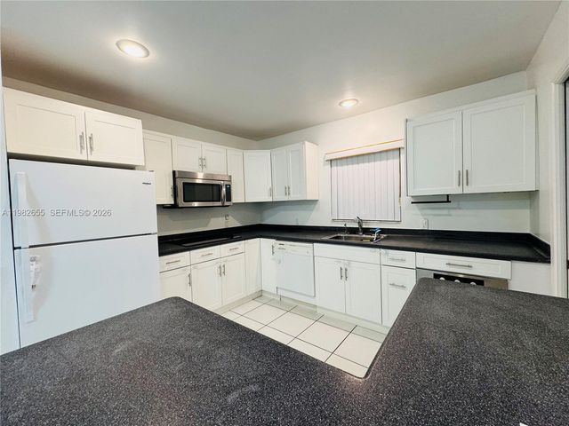 65 Bentley Dr, Miami Springs, FL 33166