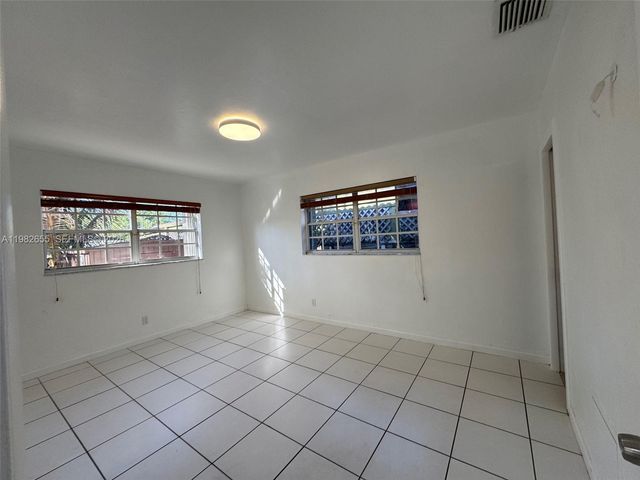 65 Bentley Dr, Miami Springs, FL 33166