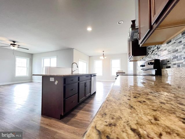 106 TREE TOP LN, Middletown, PA 17057