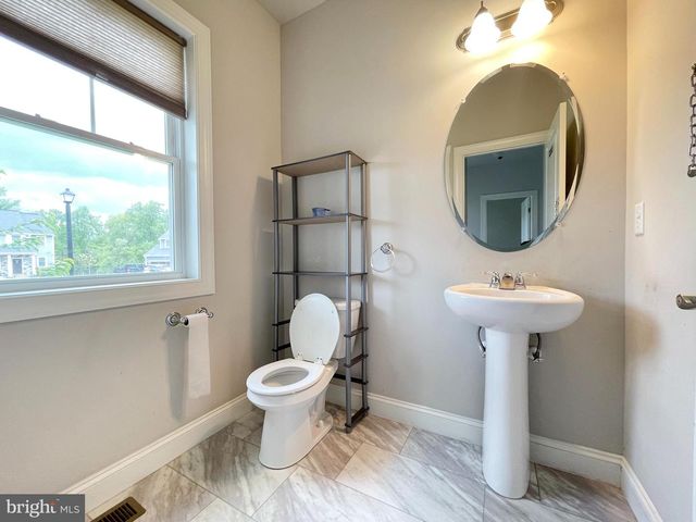 106 TREE TOP LN, Middletown, PA 17057