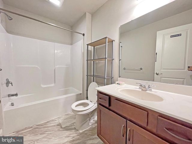 106 TREE TOP LN, Middletown, PA 17057