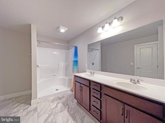 106 TREE TOP LN, Middletown, PA 17057