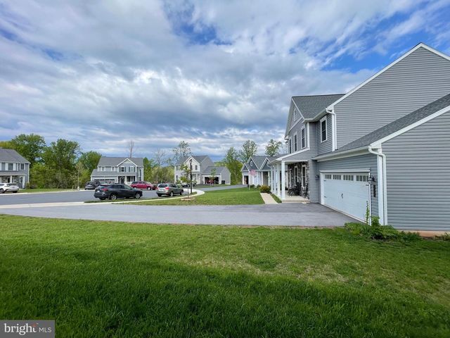 106 TREE TOP LN, Middletown, PA 17057