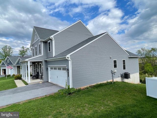 106 TREE TOP LN, Middletown, PA 17057