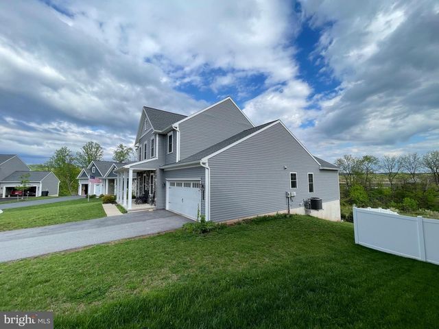 106 TREE TOP LN, Middletown, PA 17057