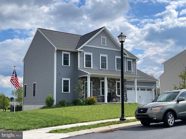 106 TREE TOP LN, Middletown, PA 17057