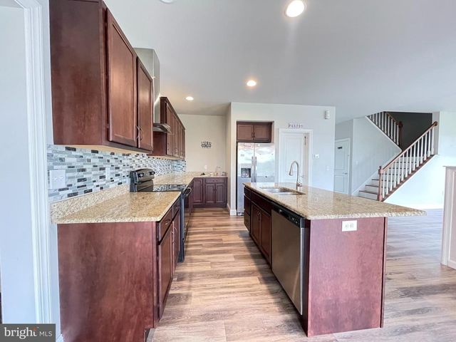 106 TREE TOP LN, Middletown, PA 17057