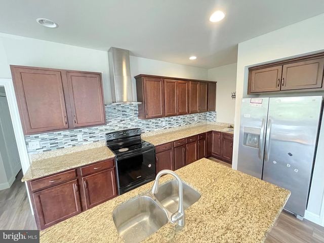 106 TREE TOP LN, Middletown, PA 17057