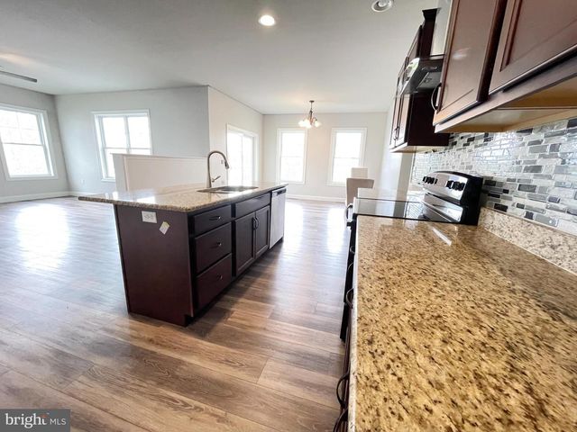 106 TREE TOP LN, Middletown, PA 17057
