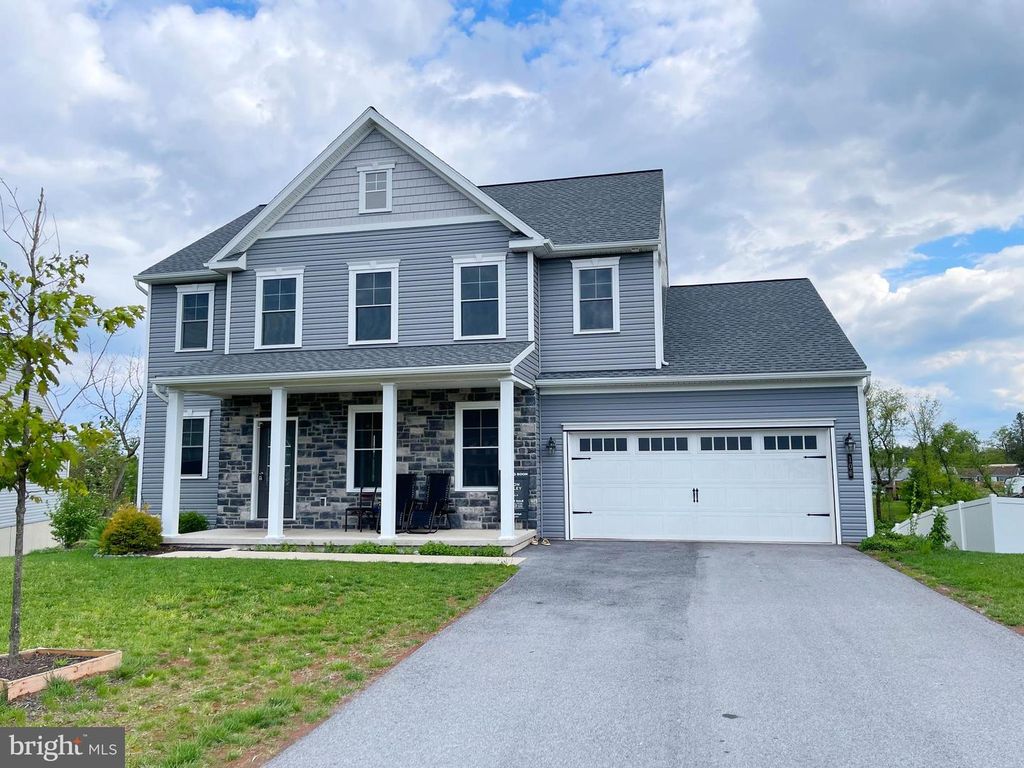 106 TREE TOP LN, Middletown, PA 17057