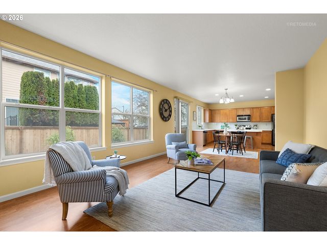 807 Nw BROOKHILL St, Hillsboro, OR 97124