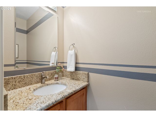 807 Nw BROOKHILL St, Hillsboro, OR 97124