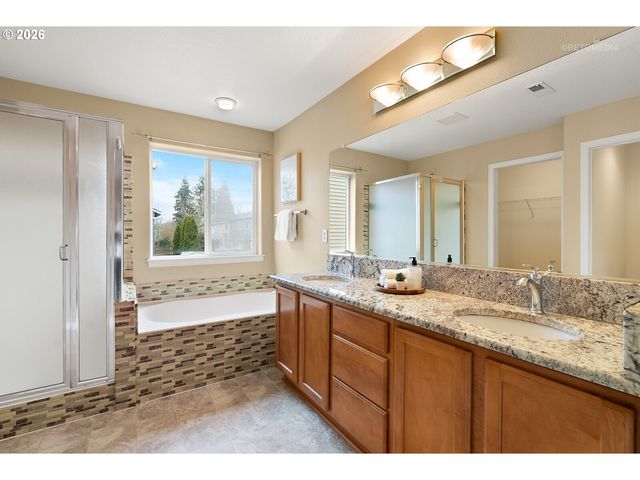 807 Nw BROOKHILL St, Hillsboro, OR 97124