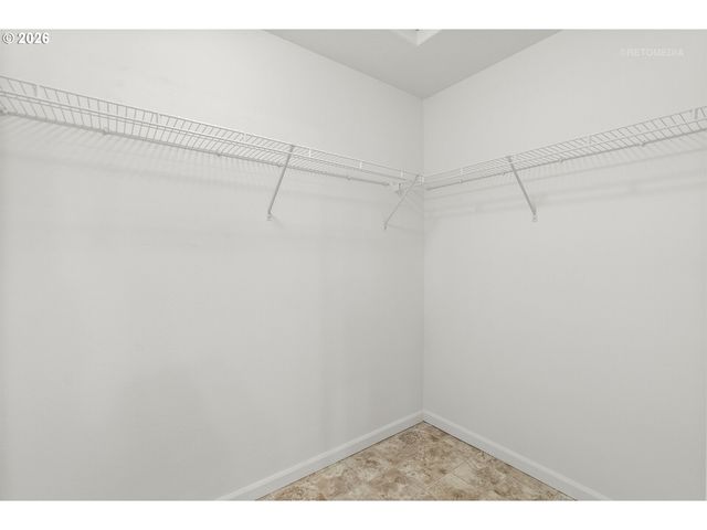 807 Nw BROOKHILL St, Hillsboro, OR 97124