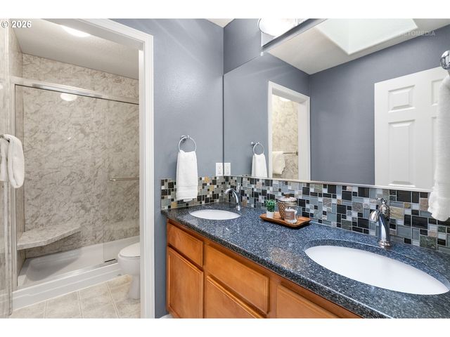 807 Nw BROOKHILL St, Hillsboro, OR 97124