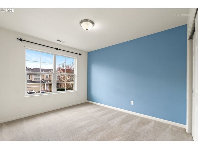 807 Nw BROOKHILL St, Hillsboro, OR 97124