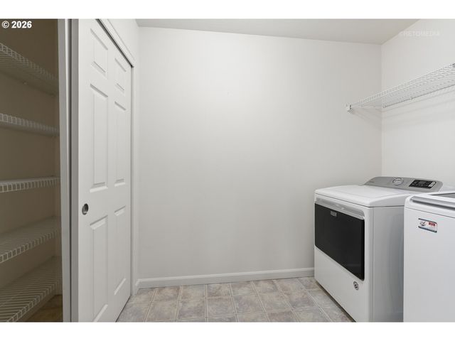 807 Nw BROOKHILL St, Hillsboro, OR 97124