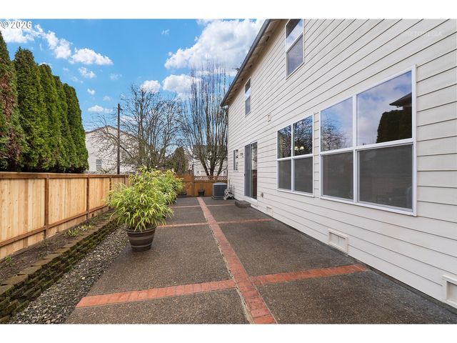 807 Nw BROOKHILL St, Hillsboro, OR 97124