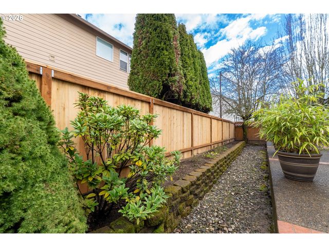 807 Nw BROOKHILL St, Hillsboro, OR 97124