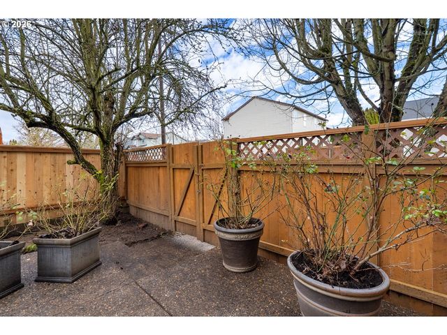 807 Nw BROOKHILL St, Hillsboro, OR 97124