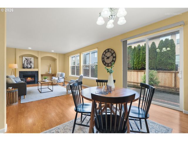 807 Nw BROOKHILL St, Hillsboro, OR 97124