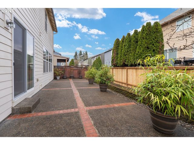 807 Nw BROOKHILL St, Hillsboro, OR 97124