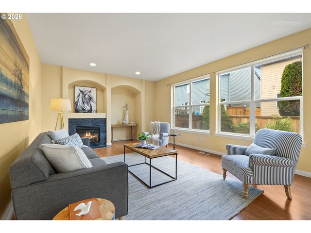 807 Nw BROOKHILL St, Hillsboro, OR 97124