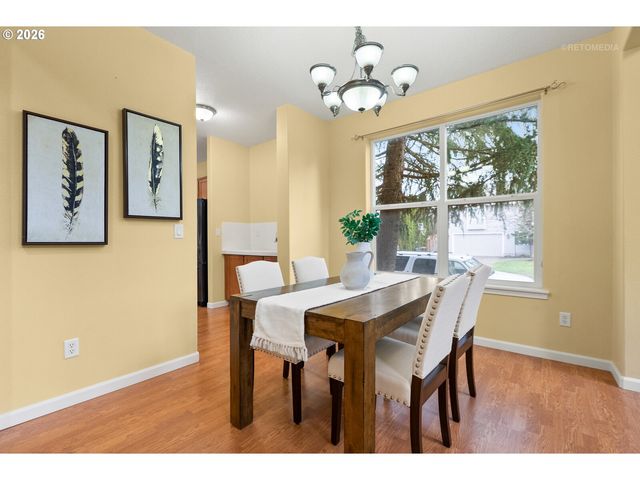 807 Nw BROOKHILL St, Hillsboro, OR 97124