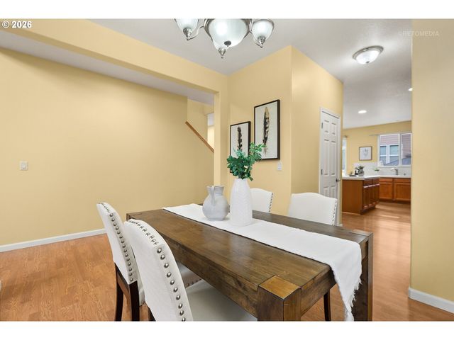 807 Nw BROOKHILL St, Hillsboro, OR 97124