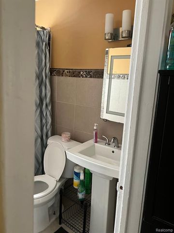 22010 Gascony Avenue, Eastpointe, MI 48021