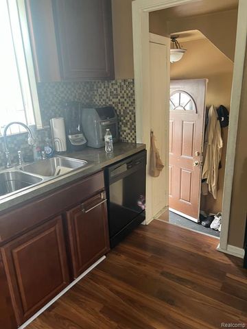 22010 Gascony Avenue, Eastpointe, MI 48021