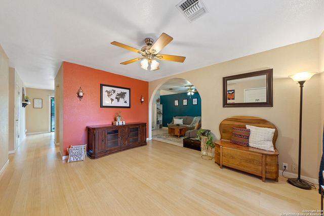 5622 Rushhill St, San Antonio, TX 78228