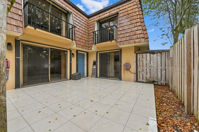 2007 20th Lane, Greenacres, FL 33463