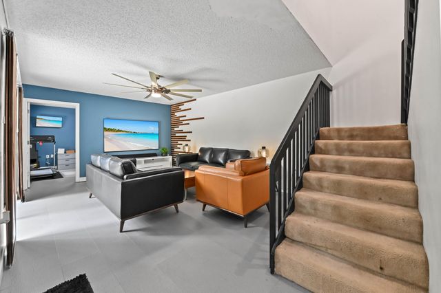 2007 20th Lane, Greenacres, FL 33463