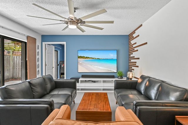 2007 20th Lane, Greenacres, FL 33463