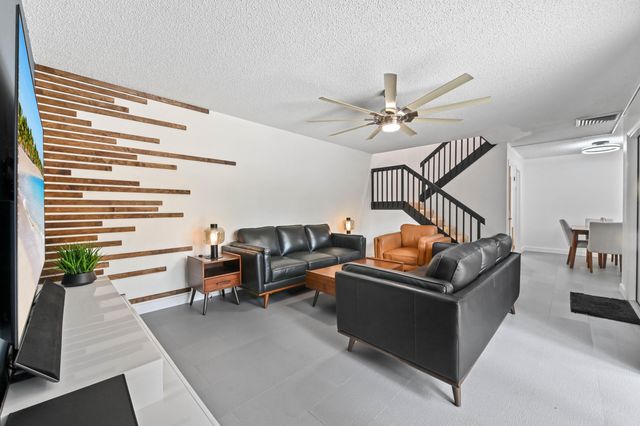 2007 20th Lane, Greenacres, FL 33463