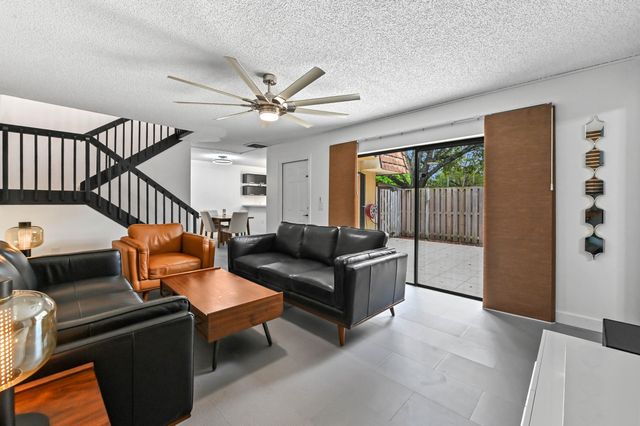 2007 20th Lane, Greenacres, FL 33463