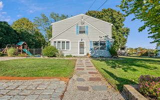 12 Greenfield Street, Waterford, CT 06385