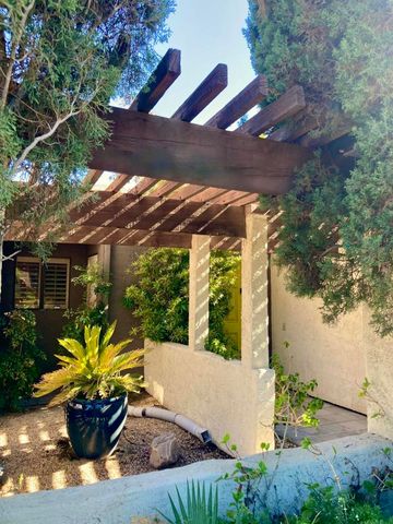 1385 E Via Escuela, Palm Springs, CA 92262