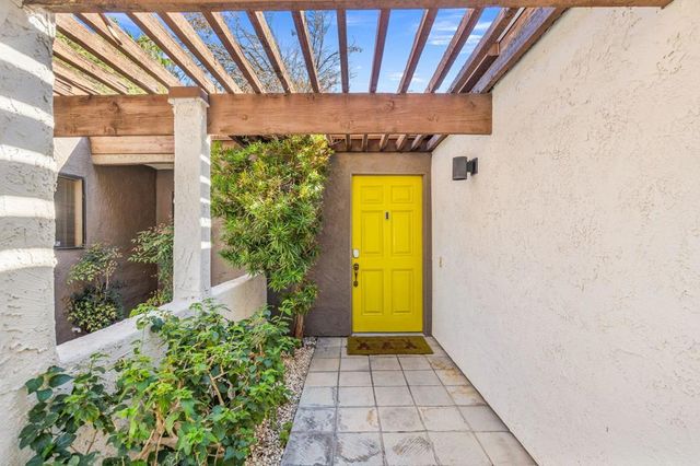 1385 E Via Escuela, Palm Springs, CA 92262