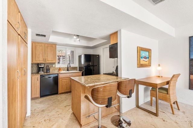 1385 E Via Escuela, Palm Springs, CA 92262