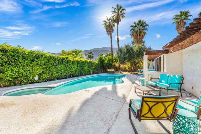 1385 E Via Escuela, Palm Springs, CA 92262