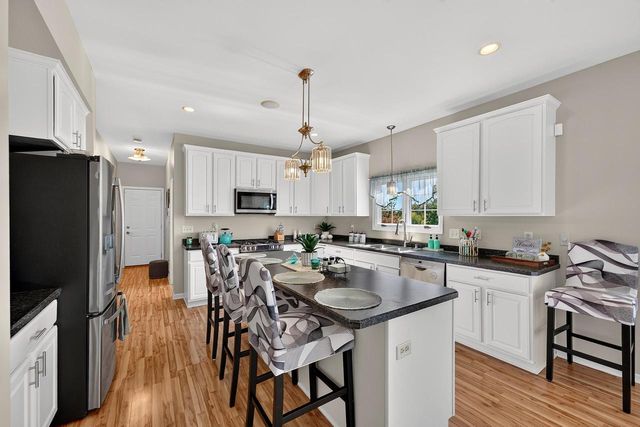 5780 Stefanie WAY, Caledonia, WI 53108