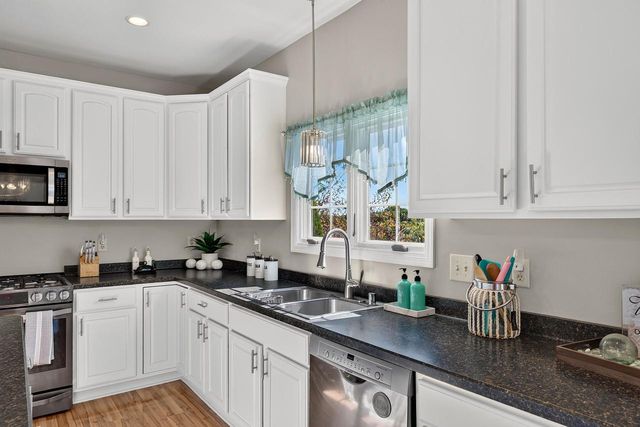 5780 Stefanie WAY, Caledonia, WI 53108