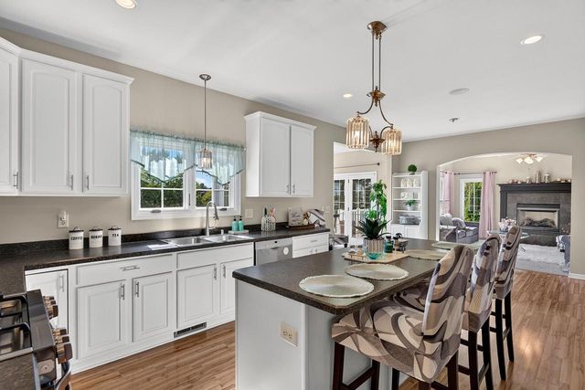 5780 Stefanie WAY, Caledonia, WI 53108