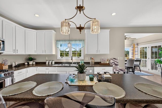 5780 Stefanie WAY, Caledonia, WI 53108