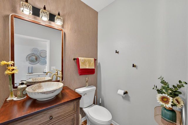 5780 Stefanie WAY, Caledonia, WI 53108