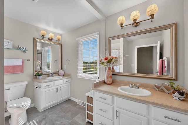 5780 Stefanie WAY, Caledonia, WI 53108